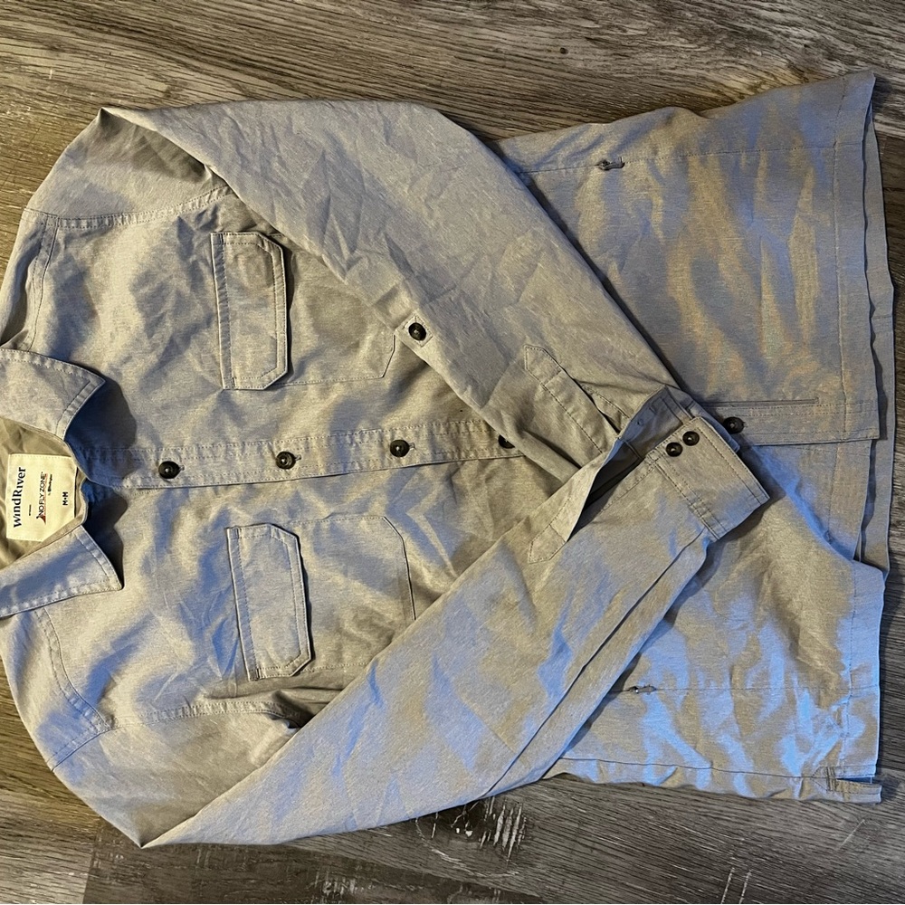 ✨5 for $25✨
Mosquito shield button-up shirt